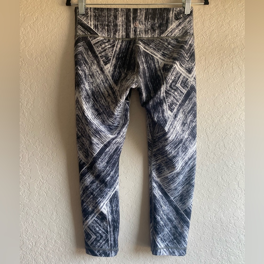 Lululemon Wunder Under Crop II *Full-On Luon in Heat Wave White Black ~ Size 6 - Picture 6 of 9
